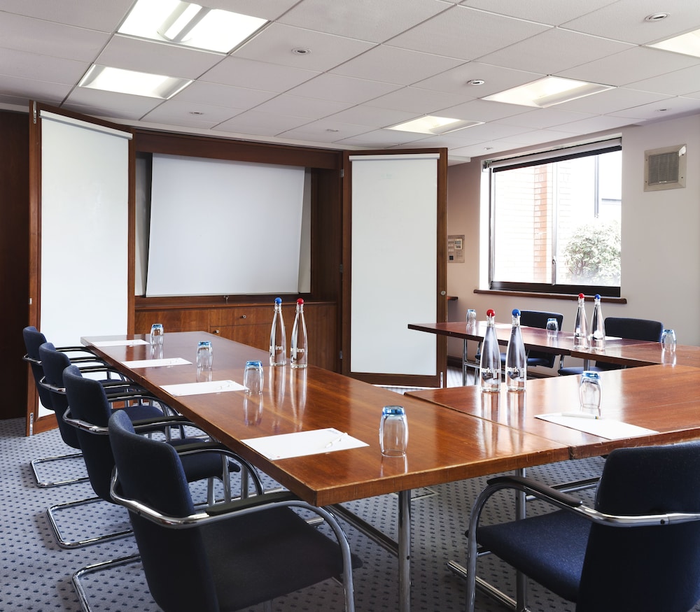 Mercure Telford Centre 62/69