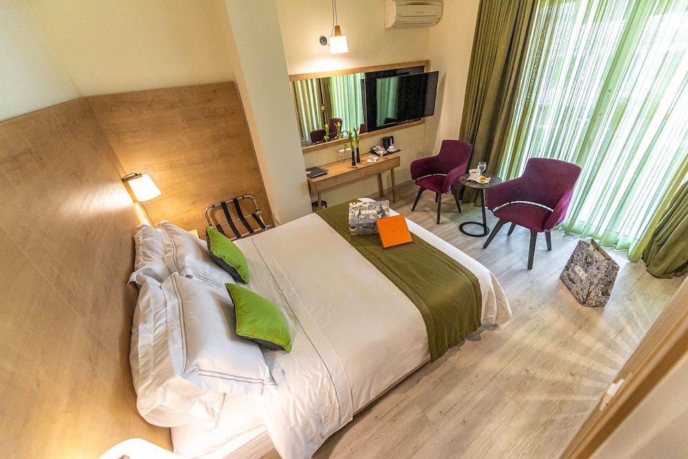 EXECUTIVE, DOUBLE BED, TERRACE