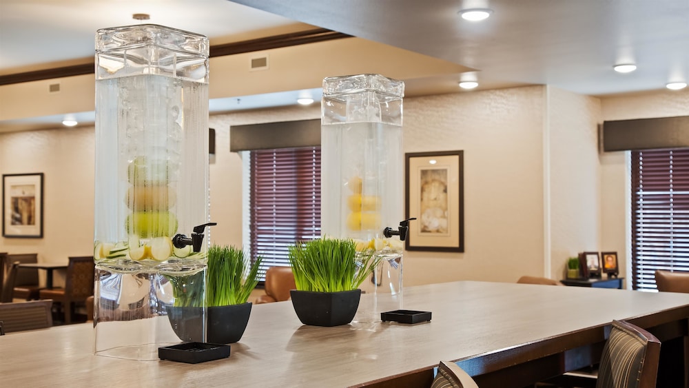 Best Western Plus Casper Inn & Suites 25/33