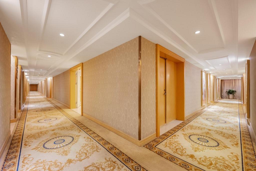 Vienna Hotel (Shenzhen Shanglilang Metro Station) 42/60