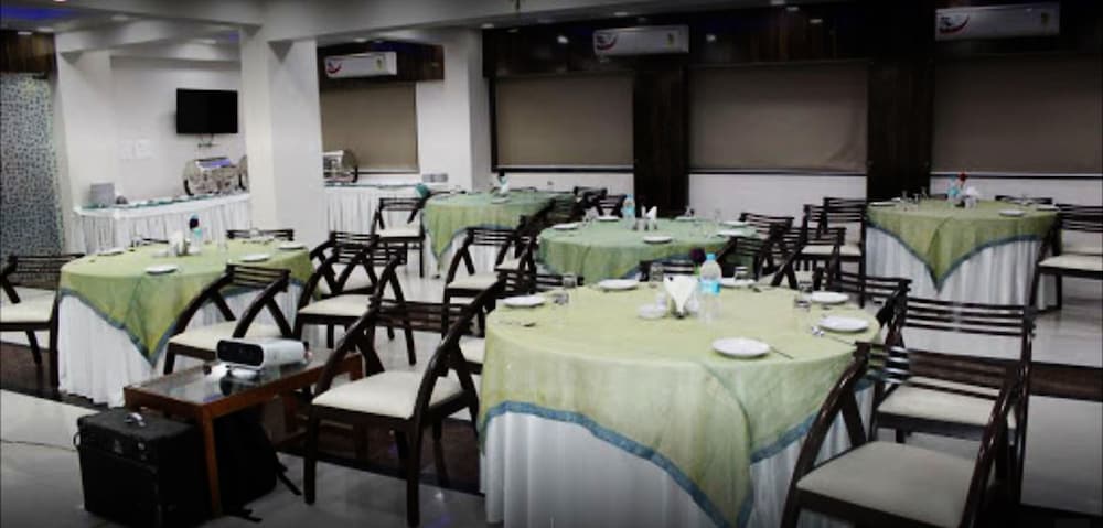 Savera A Business Luxury Hotel 19/26