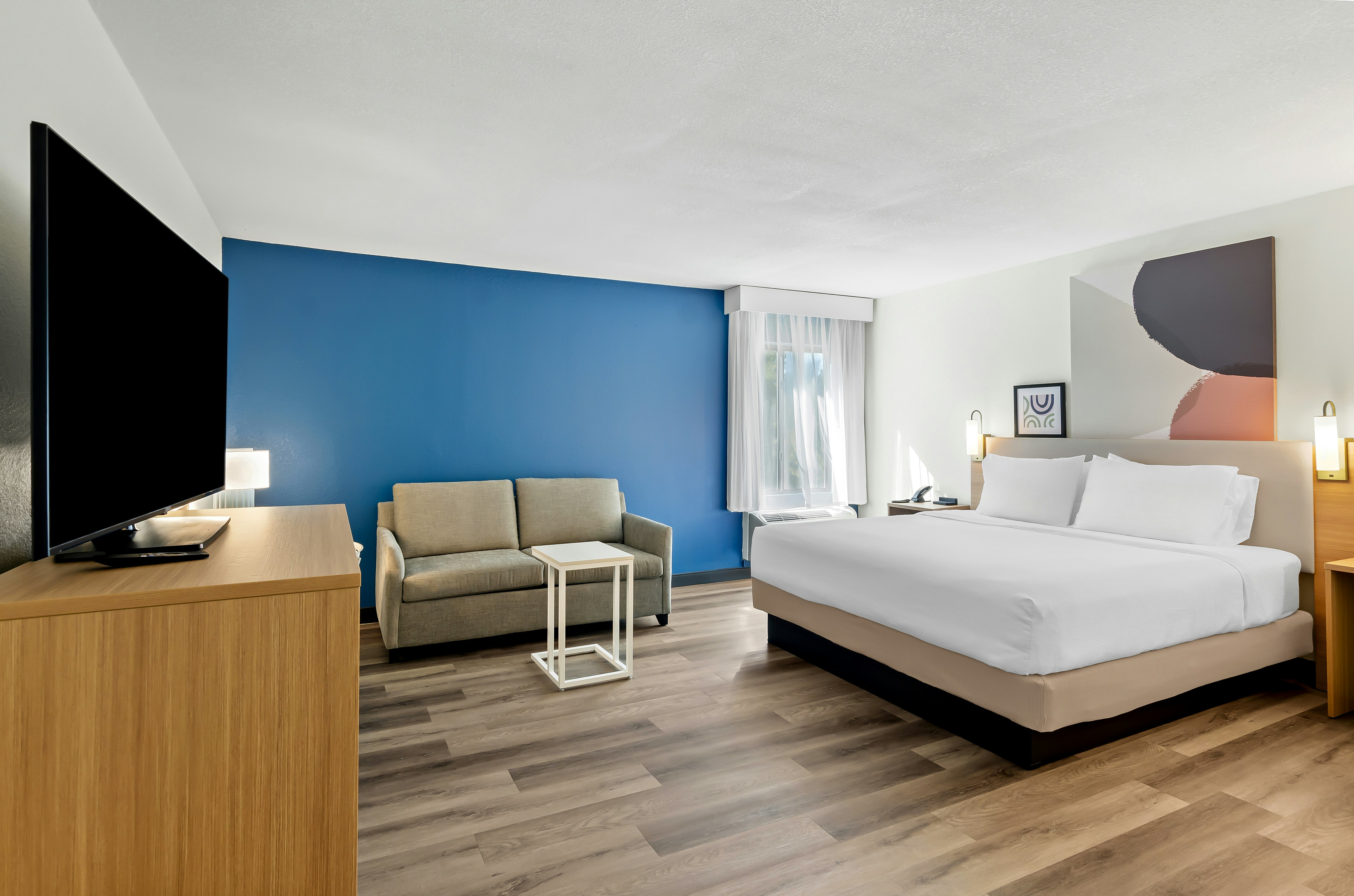 ROOM, KING BED, SOFA