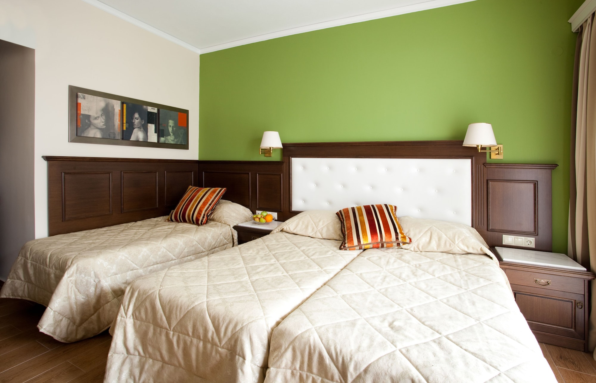 ROOM, TRIPLE