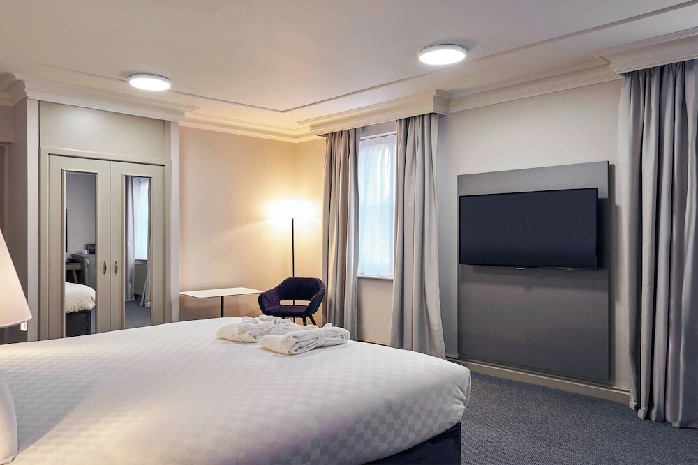 Exeter Rougemont hotel by Sunday 21/61