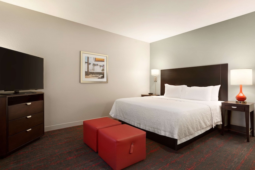 Hampton Inn And Suites Phoenix Glendale Westgate Az 24/65