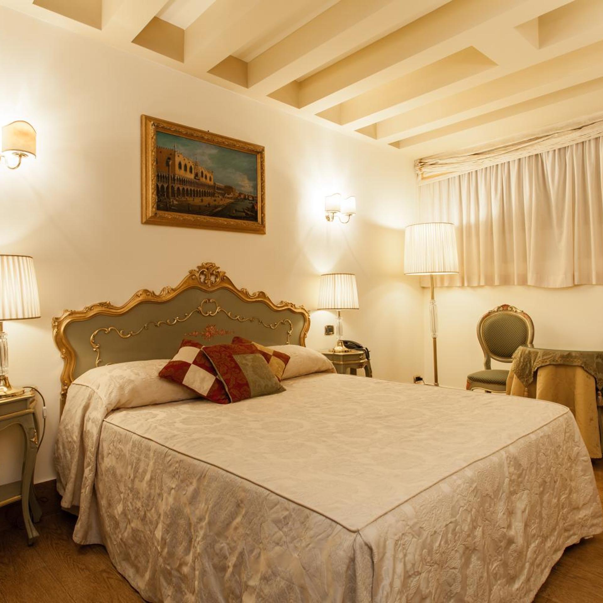 ECONOMY, DOUBLE OR TWIN BED