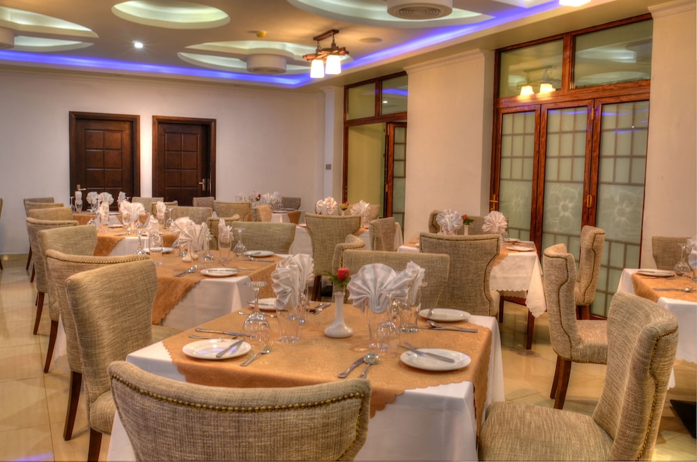 The White Rhino Hotel 17/21