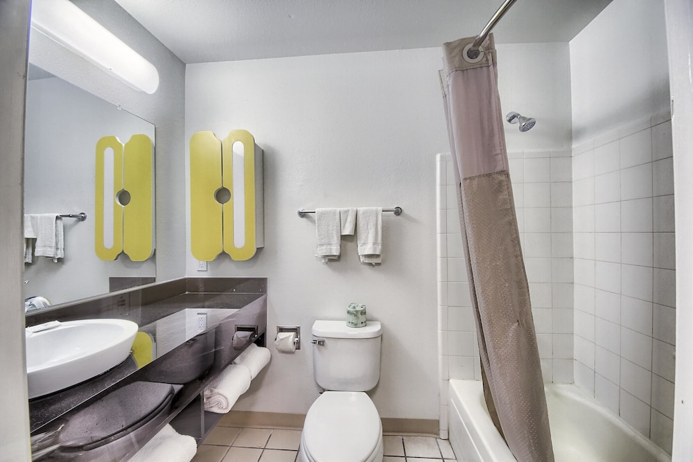 Studio 6 Extended Stay - San Antonio, TX - Medical Center 55/60
