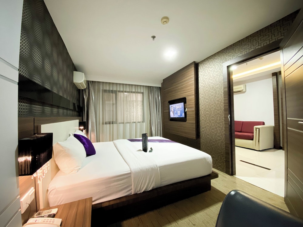 EXECUTIVE, SUITE, KING BED