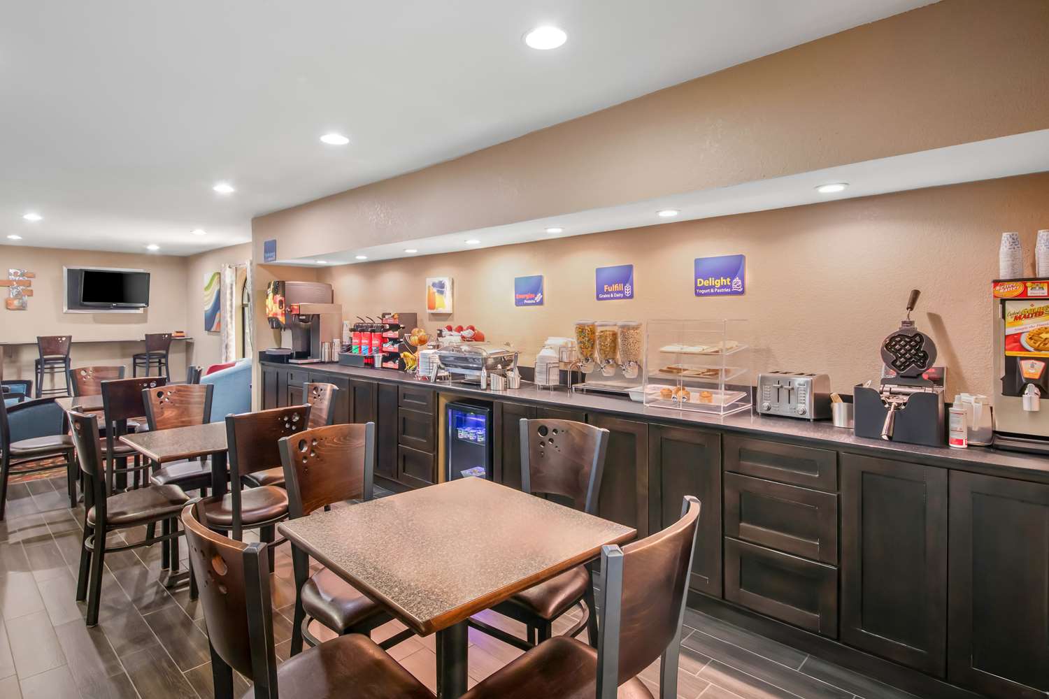 Best Western Cedar Inn 19/24