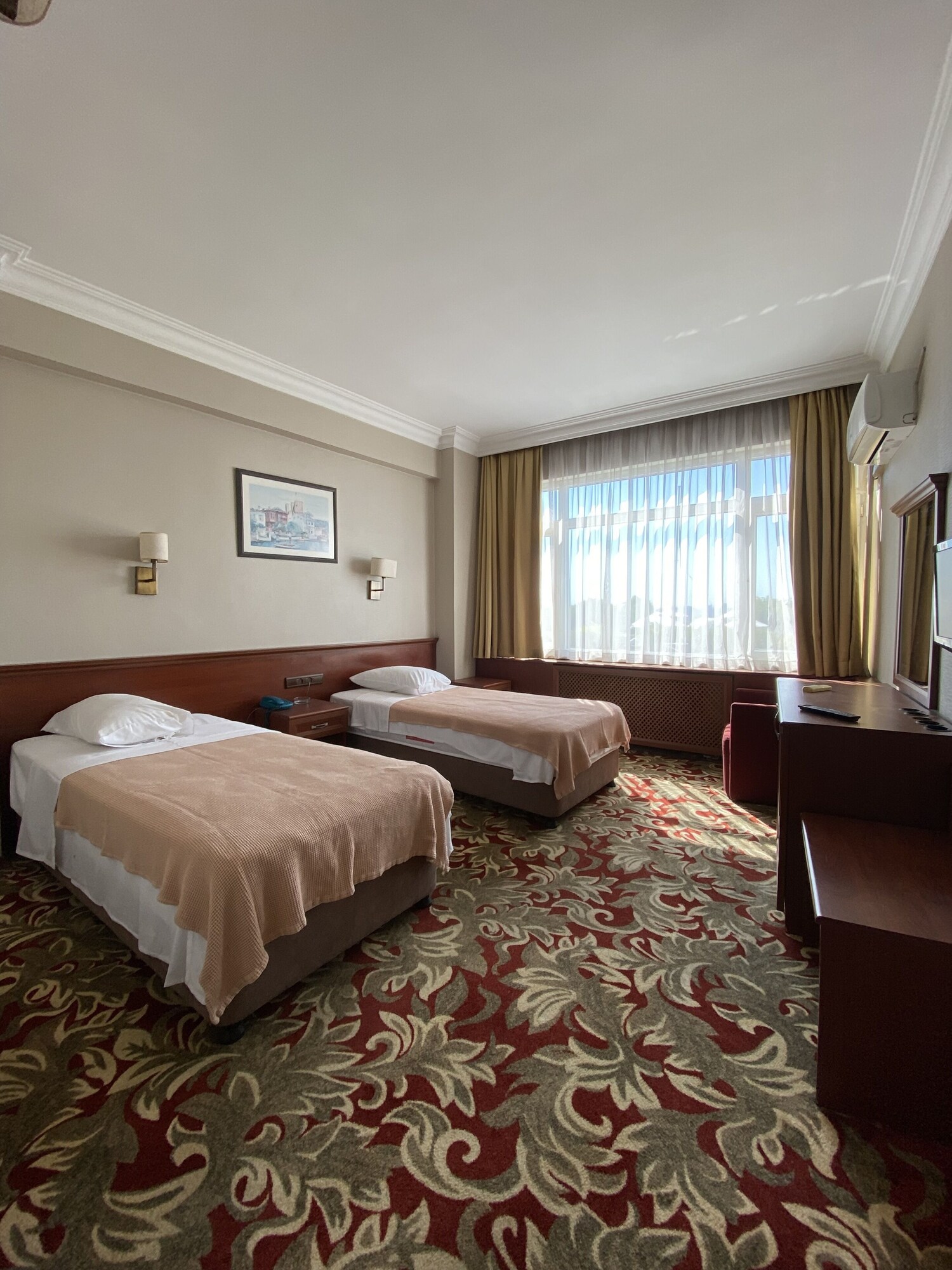 ROOM, SINGLE