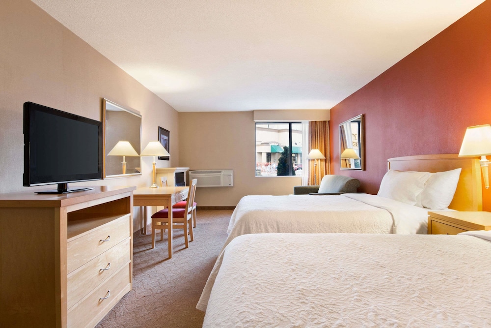 Days Inn By Wyndham Niagara Falls Near The Falls 19/44