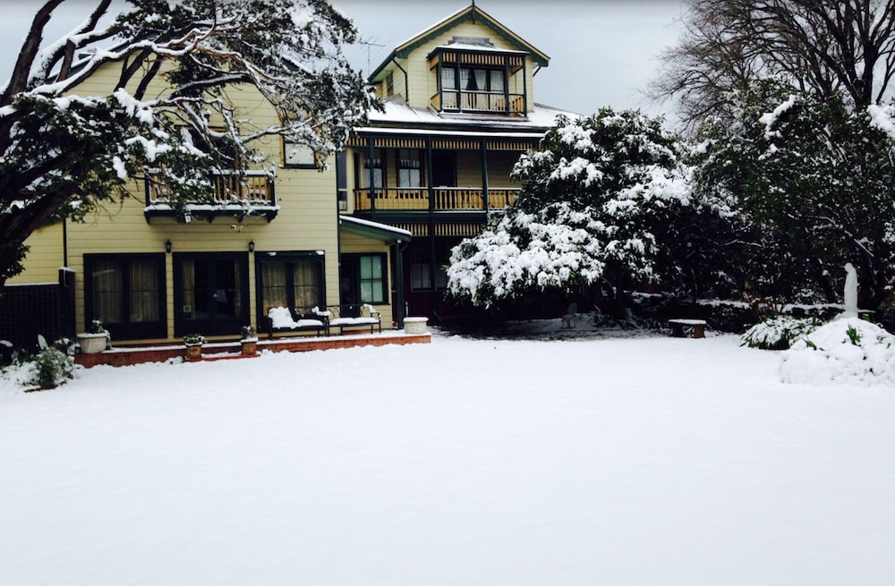 LEURA HOUSE 9/65