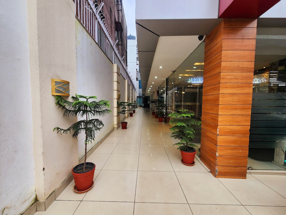 Hotel Lee International 6/47