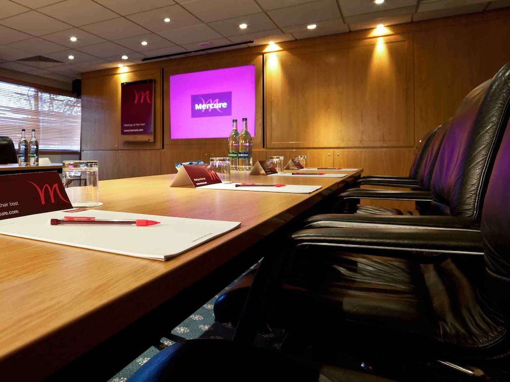 Mercure Livingston Hotel 46/71