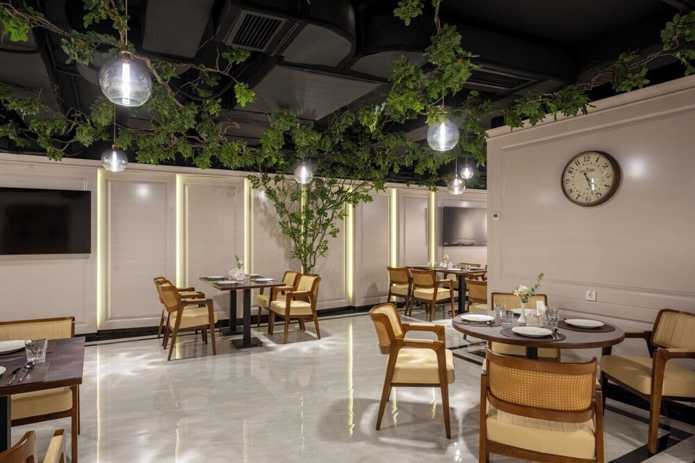 Consti Hotel Tashkent 52/63