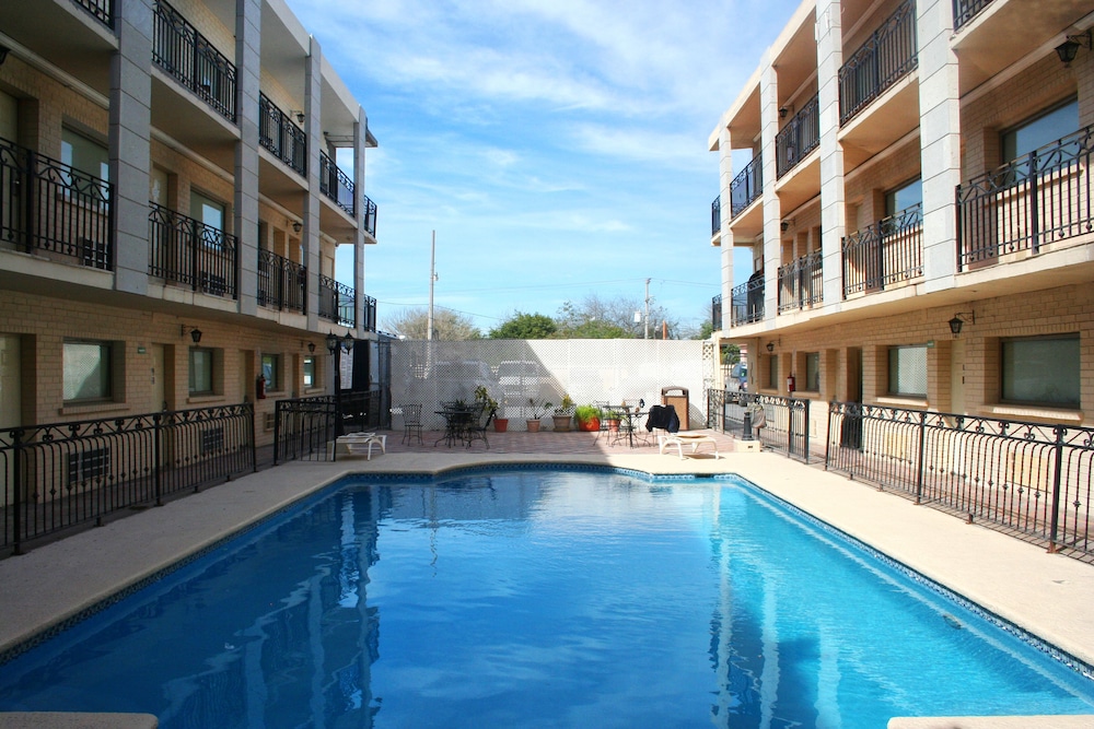 Hotel El Camino Inn and Suites 1/50