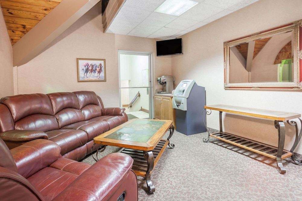 Days Inn And Suites Lexington 15/21
