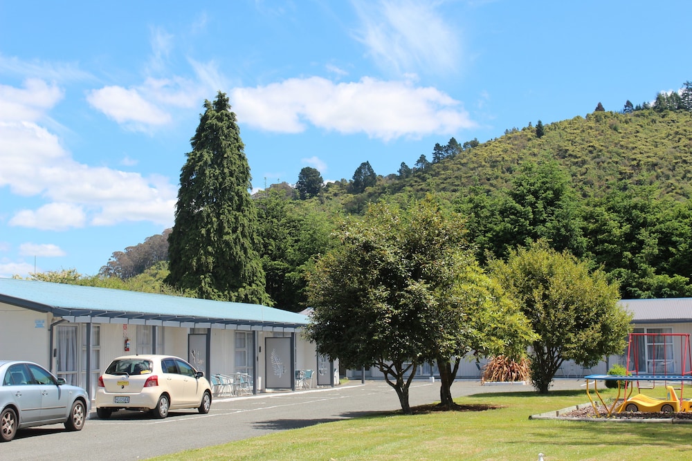 Fairy Springs Motel 45/59