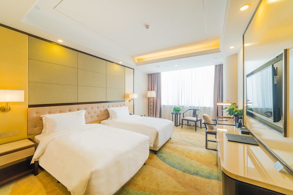 Hundred Hotel 10/60