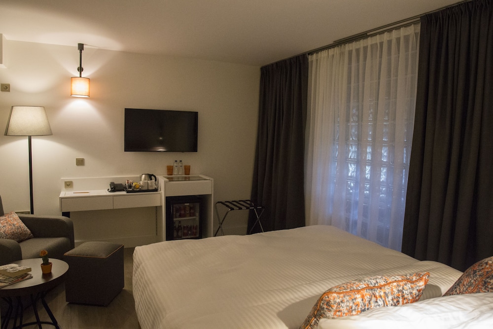 Sparkle Hotel 28/64