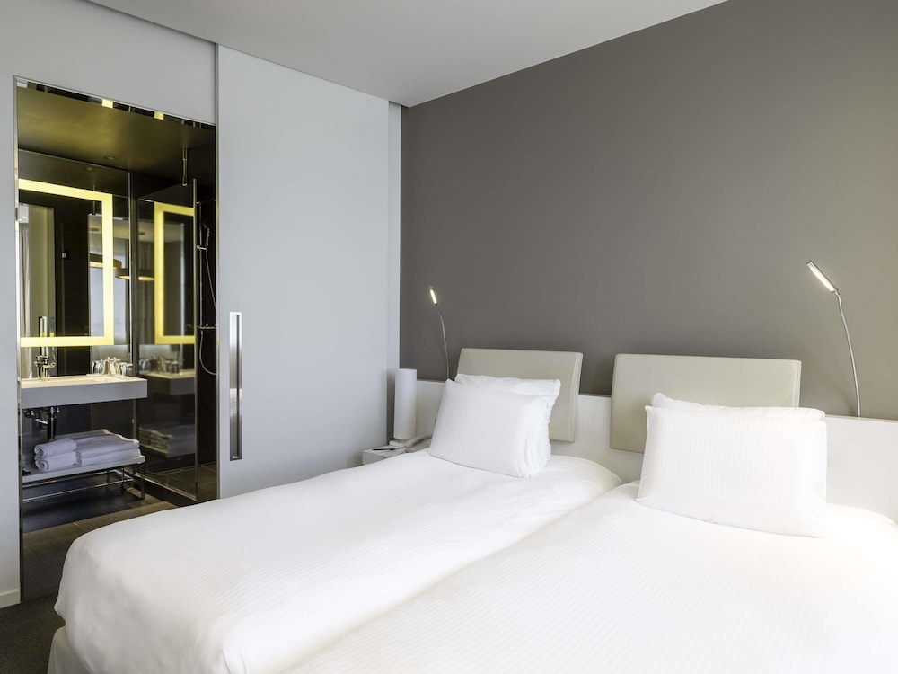 CLASSIC, TWIN BEDS