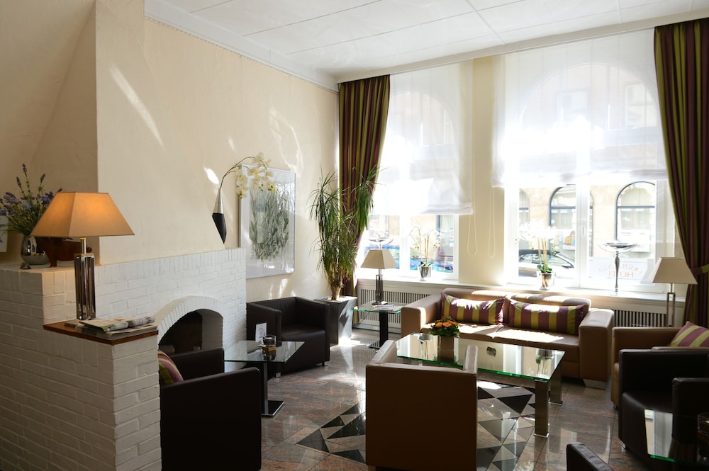Fruehlings Hotel 23/42