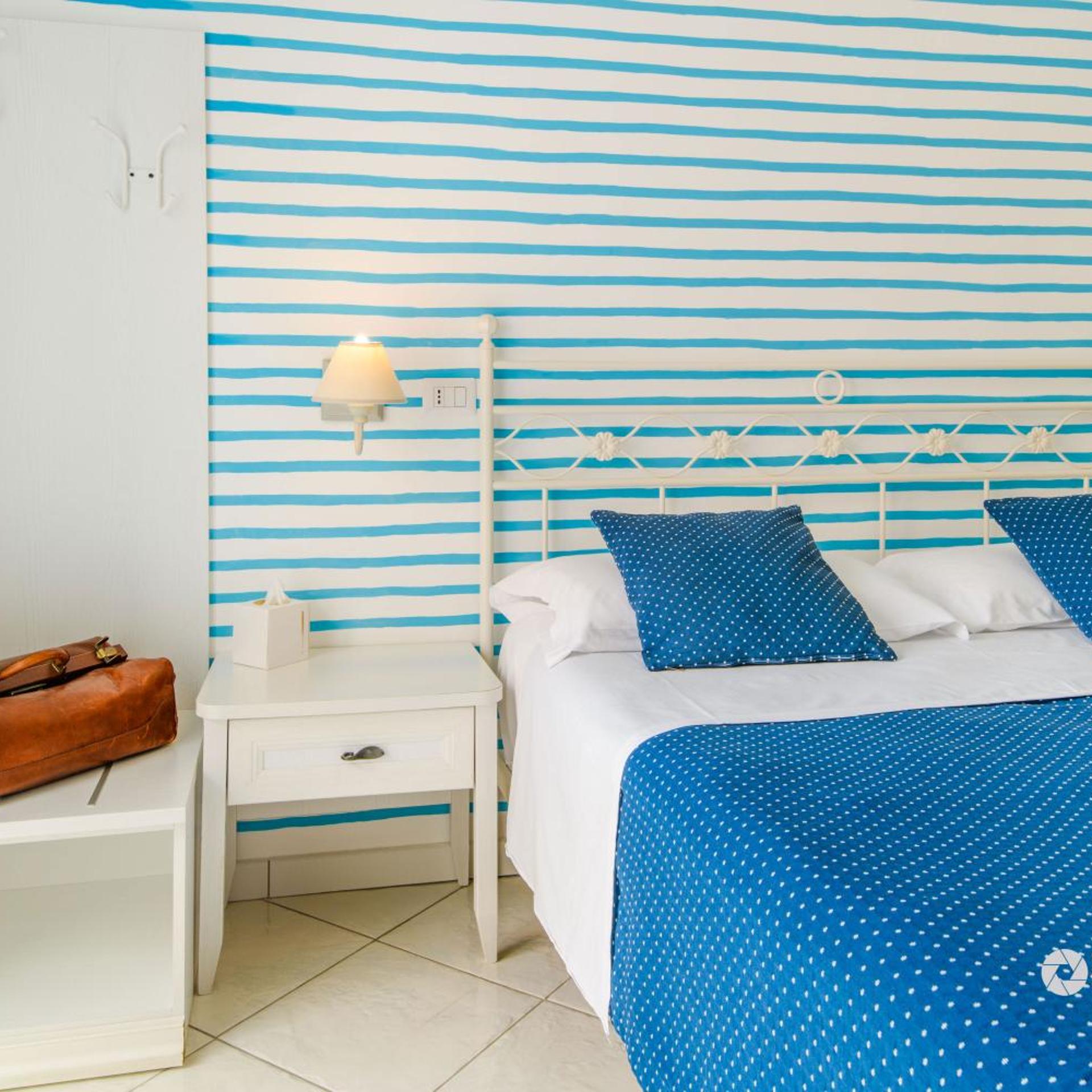 غرفة بسرير مزدوج بشرفة، HOTEL CALANCA 2/4