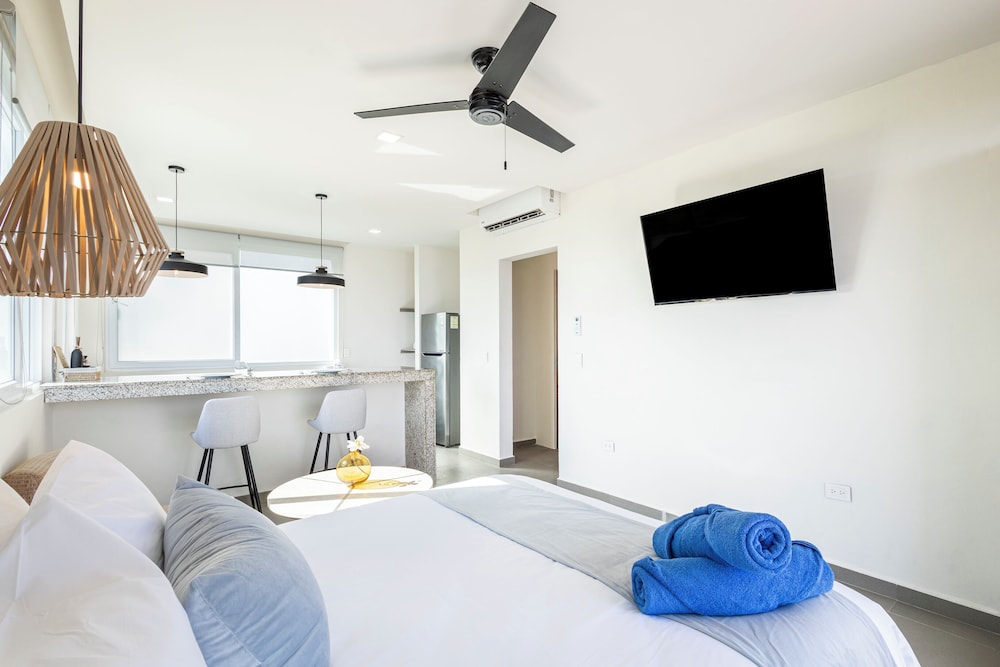 Design, Studio, Suite, Queen Bed, Ocean View, Balcony