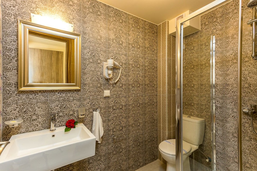 Polyxenia Boutique Hotel 48/50