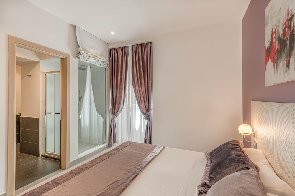 ROOM, TRIPLE
