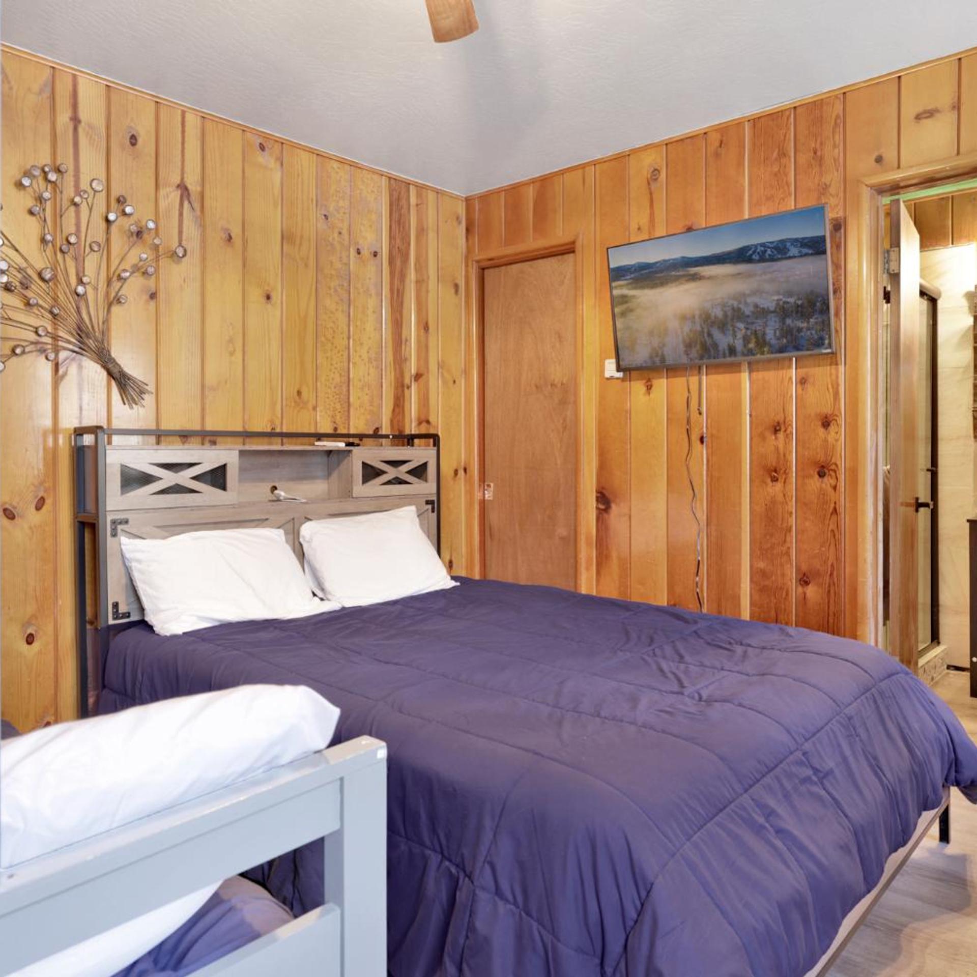 Lakeside Family Cabin by Big Bear Vacations 6/30