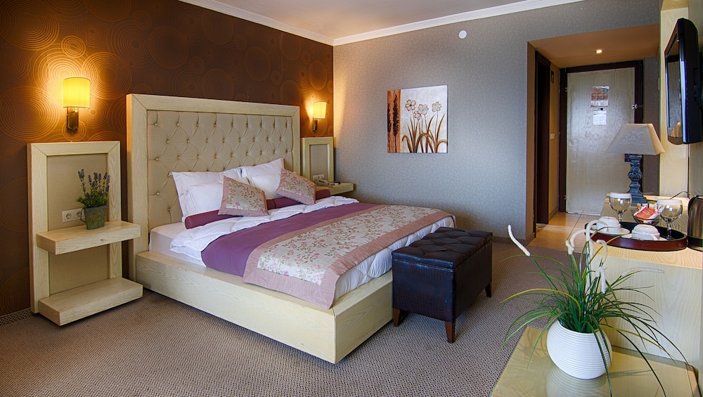 Romance Hotel 20/82