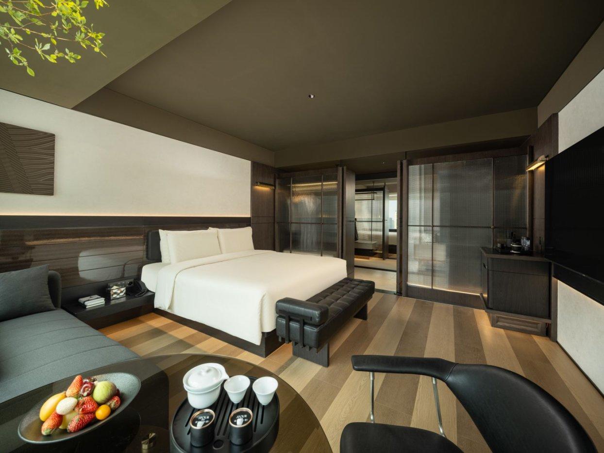 Guest Room, Executive, King and Queen Bed