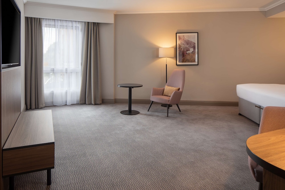 Doubletree By Hilton Dartford Bridge 39/84