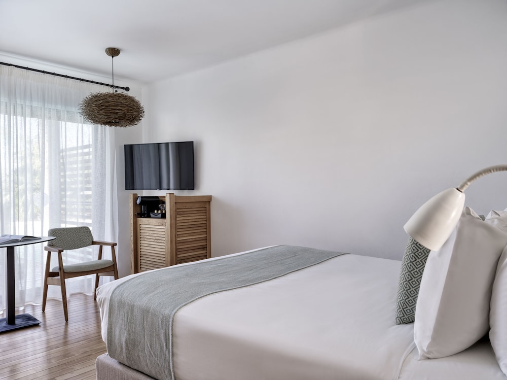 Luxury, Double Bed, Shared Pool
