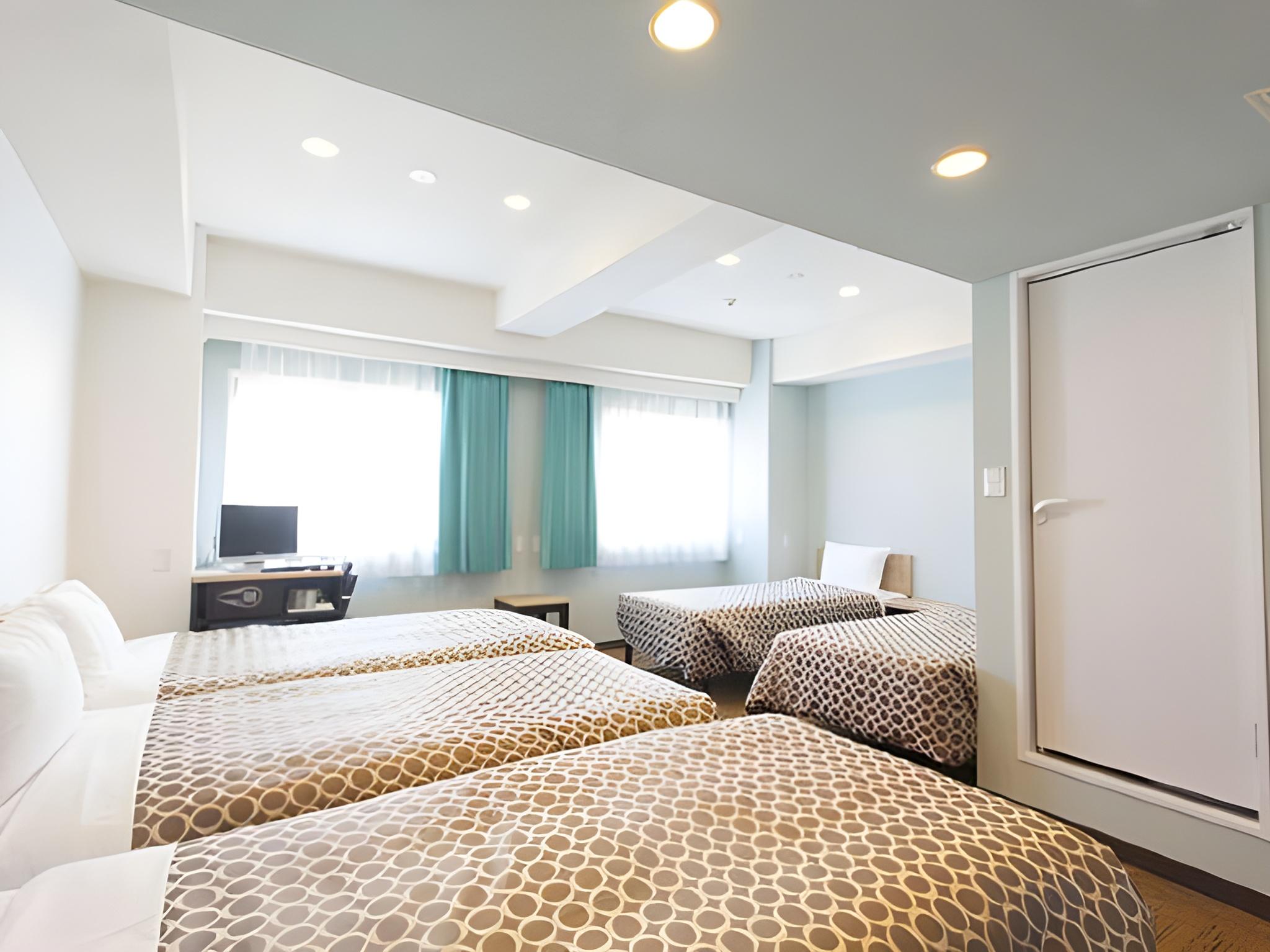Deluxe, East Tower