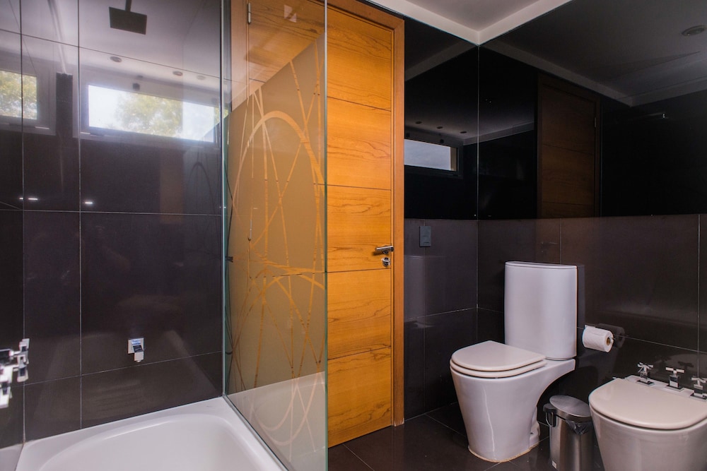 Soho Luxury Suites 95/99