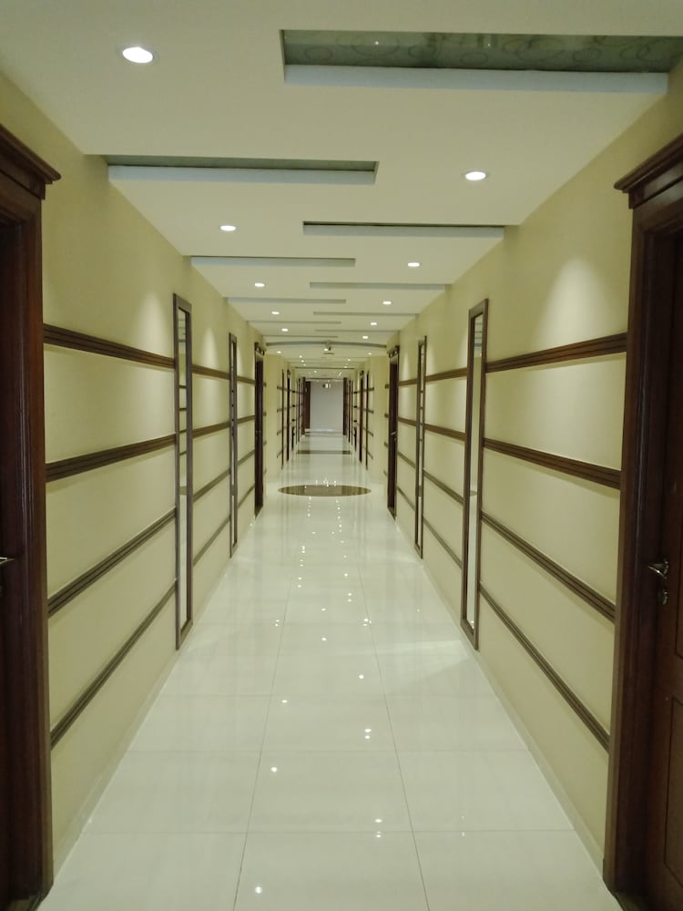 Avari Xpress Faisalabad 32/60