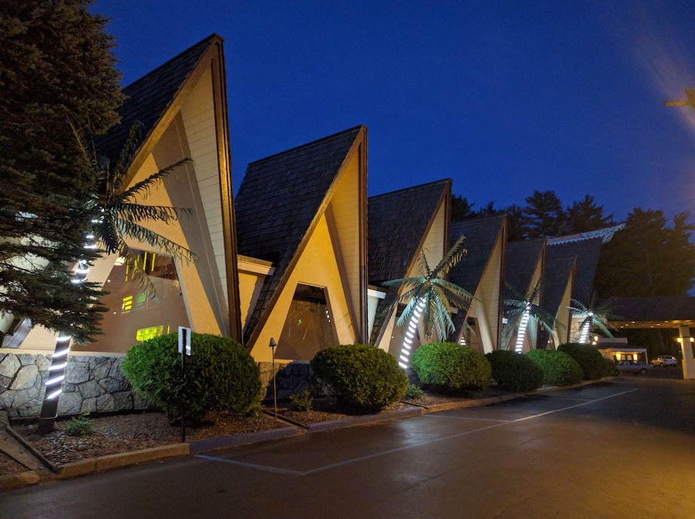 Tiki Resort 2/69