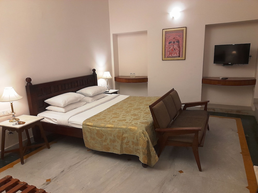 Ram Pratap Palace 17/60