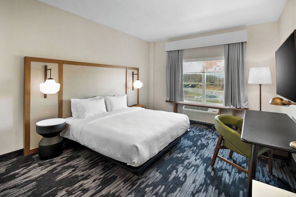 SUITE, KING BED