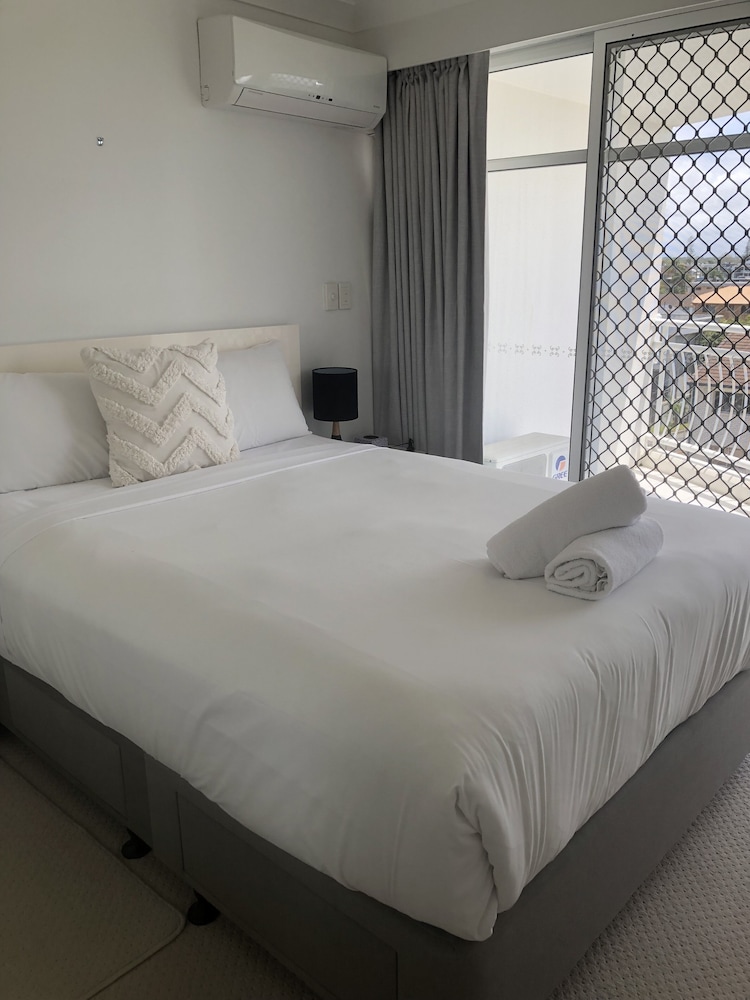 2 BEDROOMS, SUPERIOR, WATER FRONT