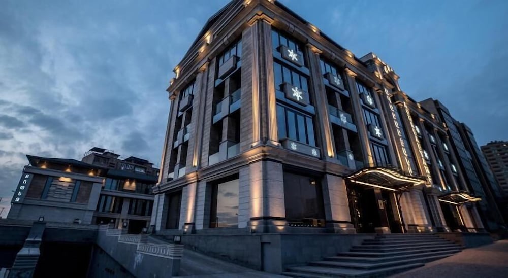 Aghababyan S Hotel 6/77