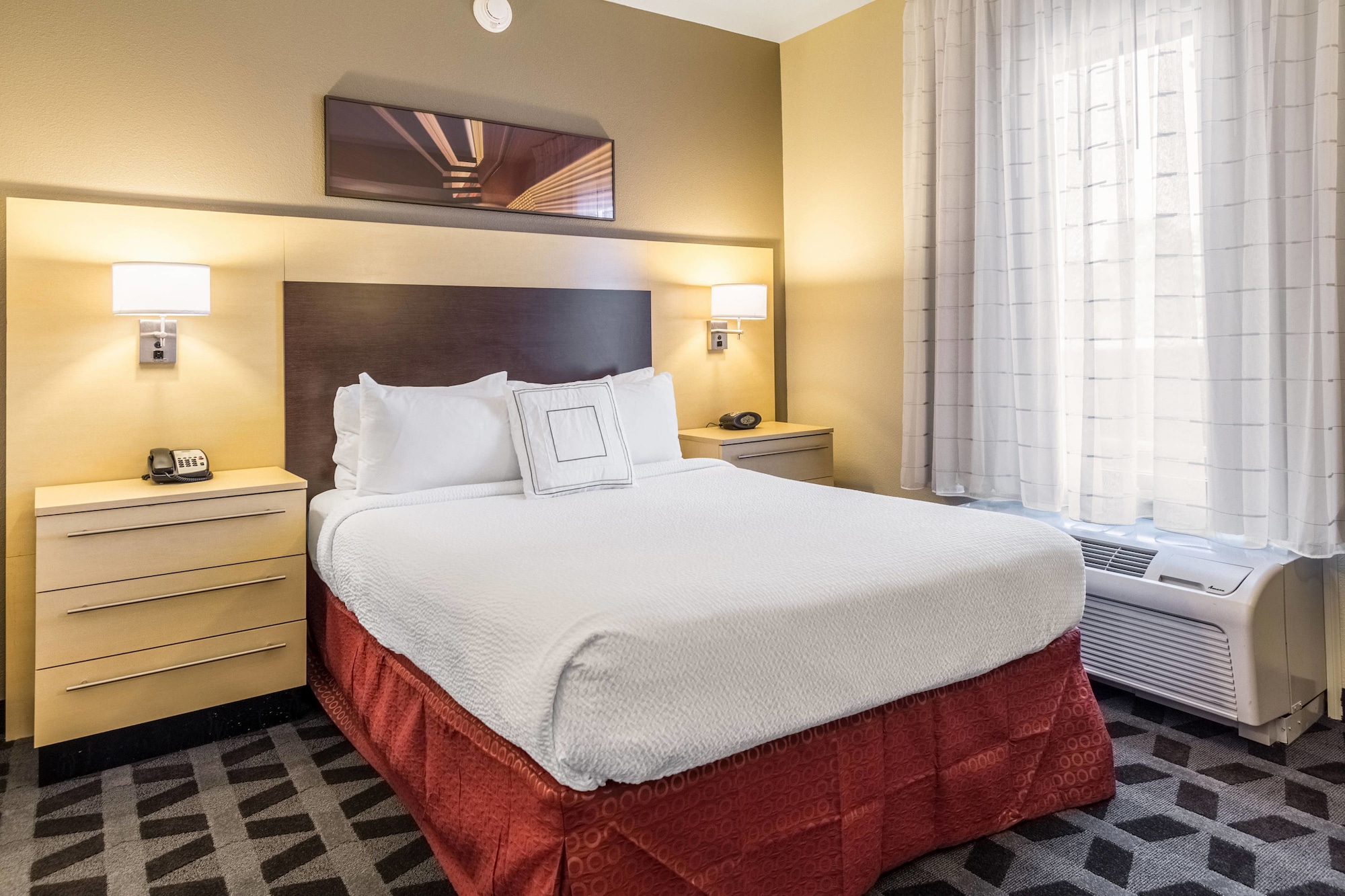 1 BEDROOM, SUITE
