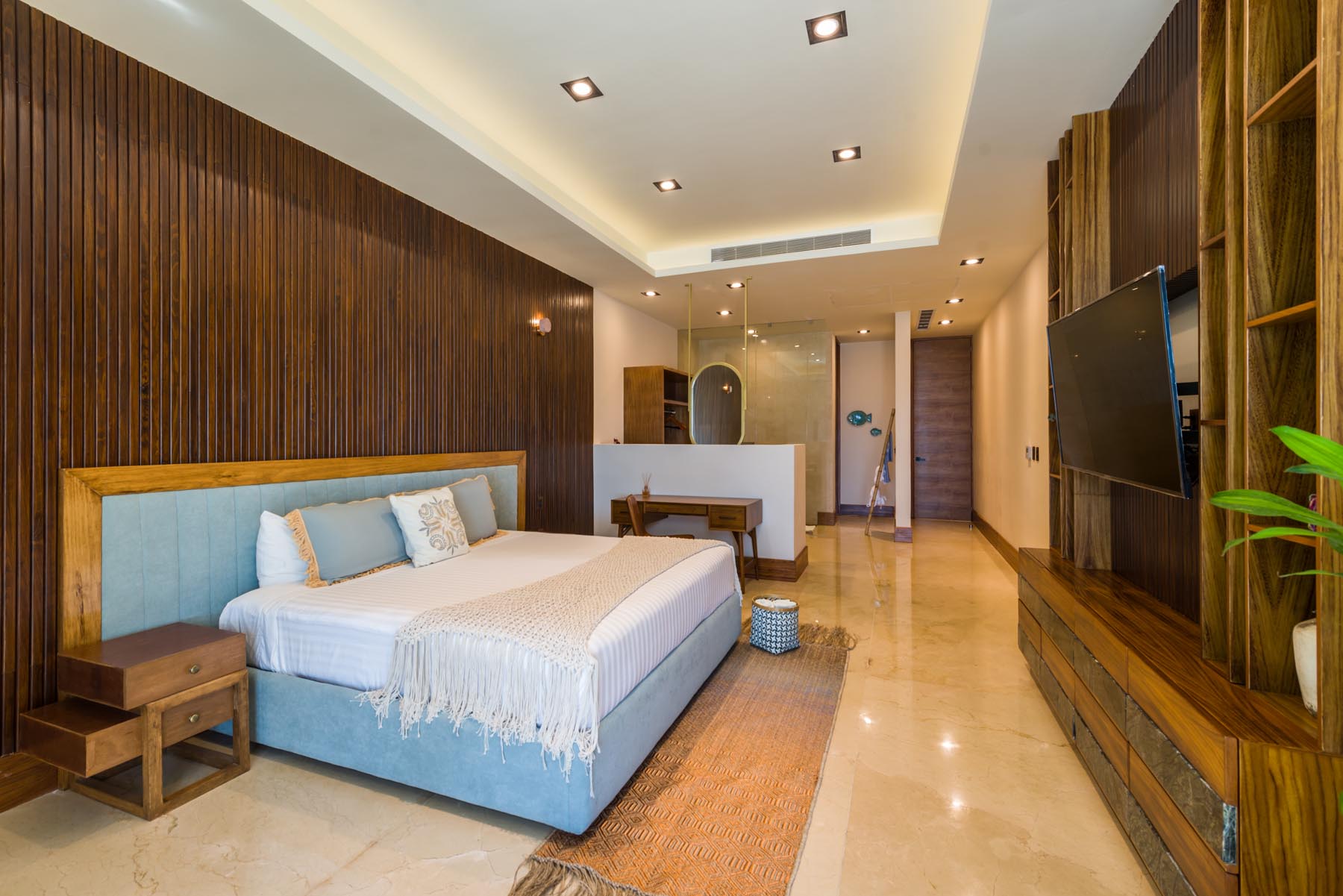 4 Bedrooms, House