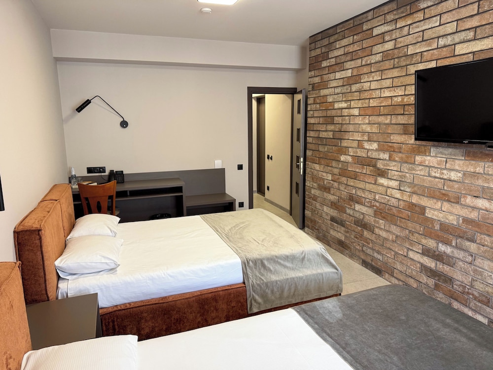 Komilfo Hotel 8/50