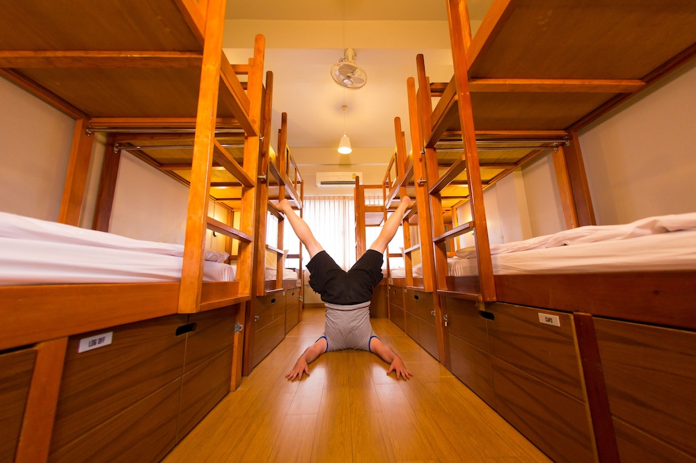 Pak-Up Hostel 51/56