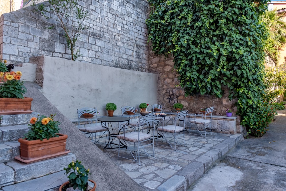 Grand Sarai Nafplio 48/75