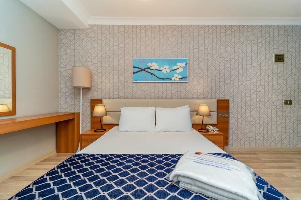 Uras Beach Hotel 10/50